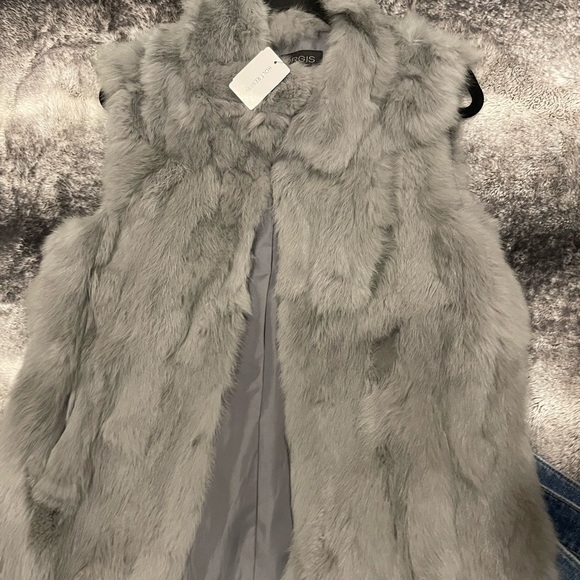 Stylish Gray Faux Fur Vest - Picture 3 of 6
